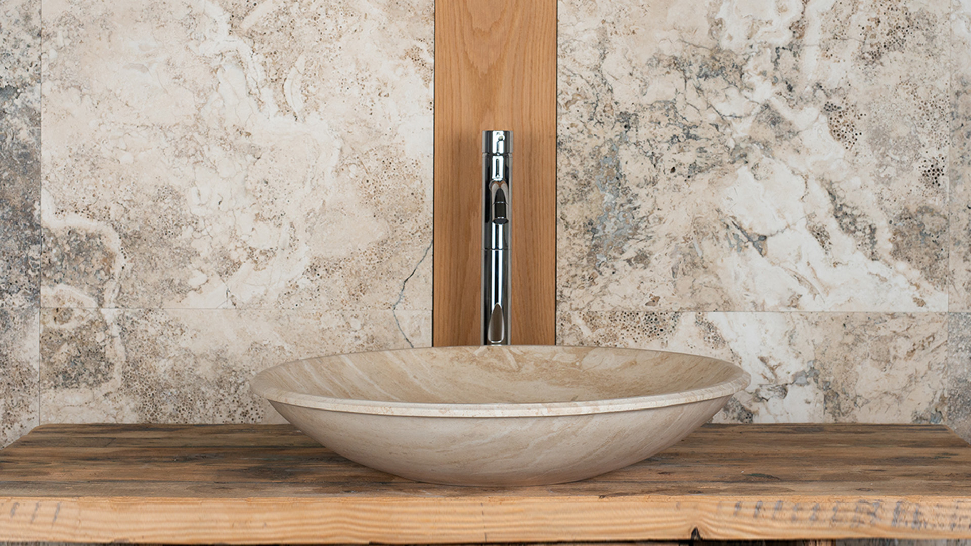 Light travertine washbasin “Fonterutoli”