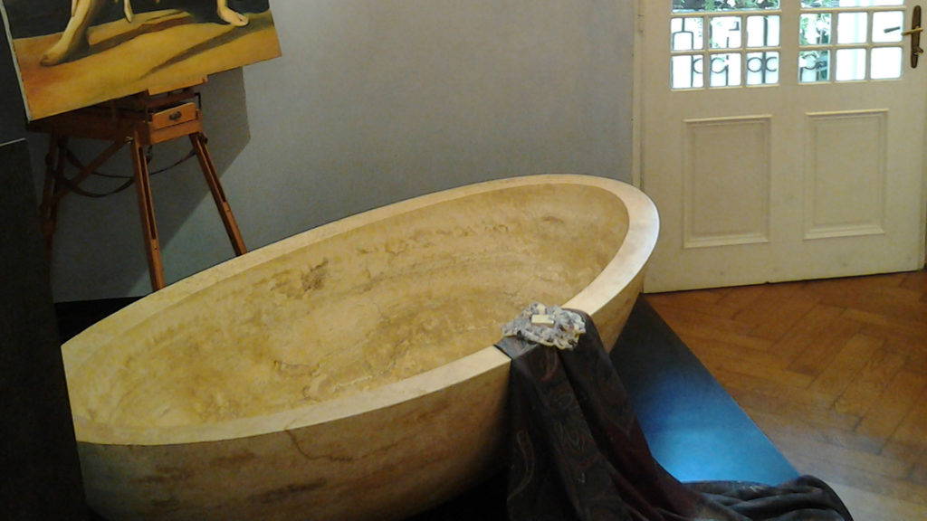 Travertine bathtub “Ovale”
