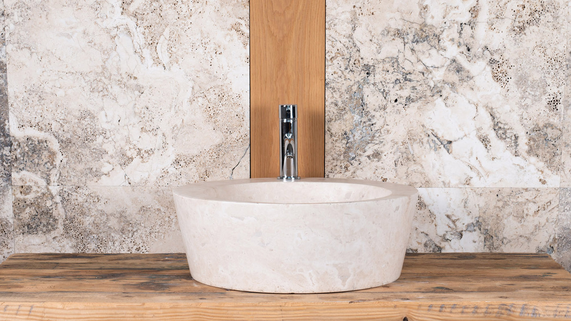 Travertine washbasin “Fonte”
