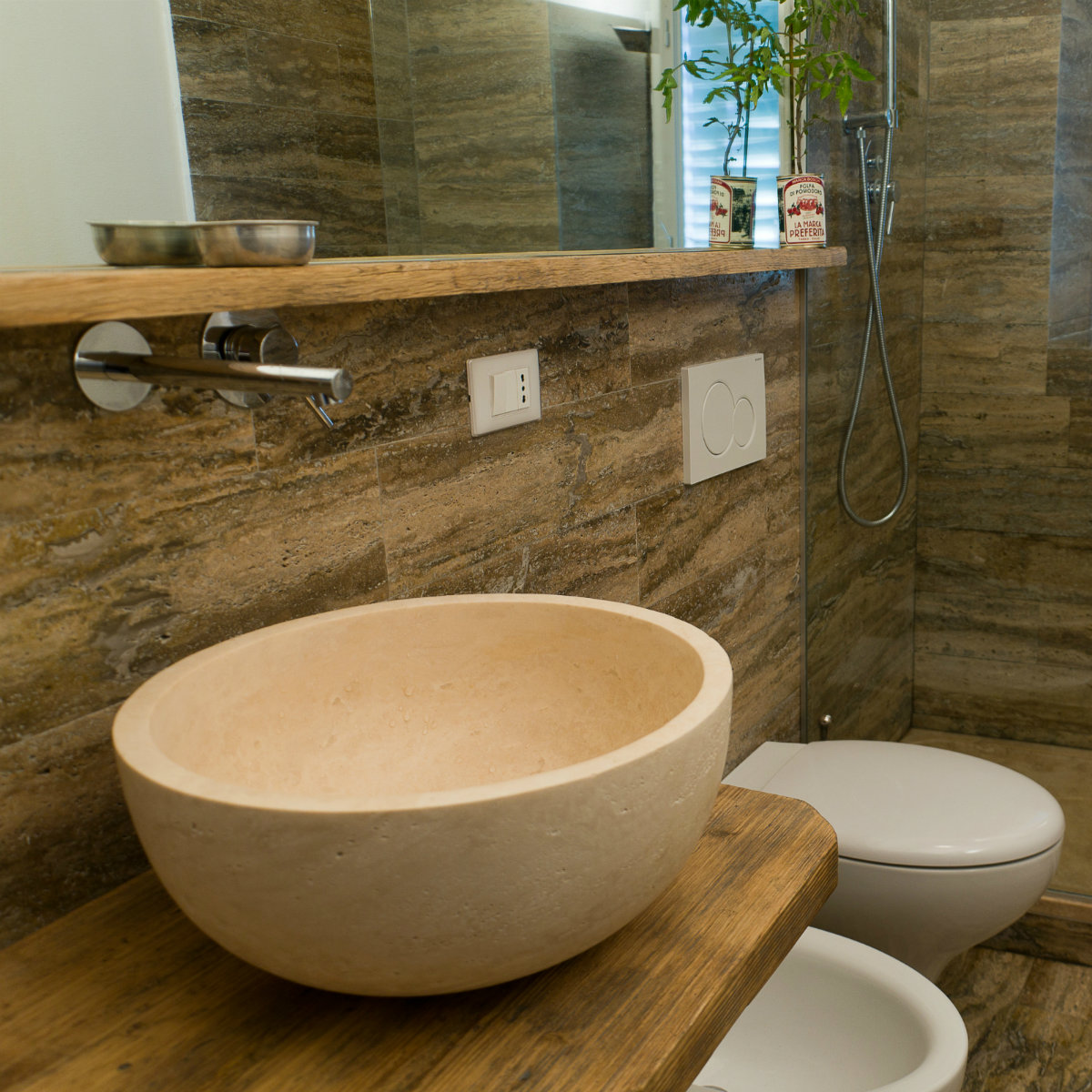 Bagno con rivestimento in legno: bagno con rivestimento in legno e ...