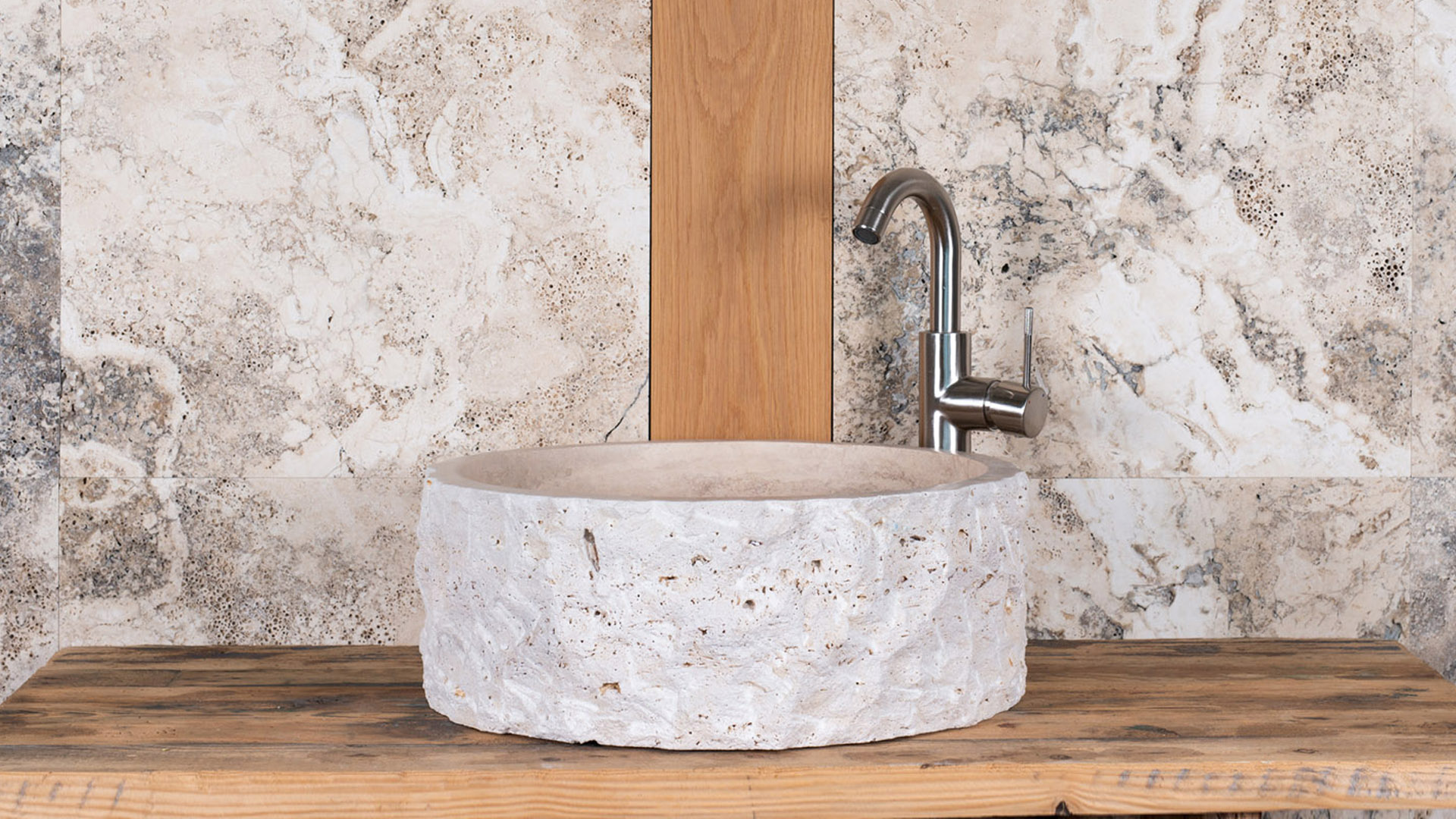 Rustic travertine washbasin “Roccia”
