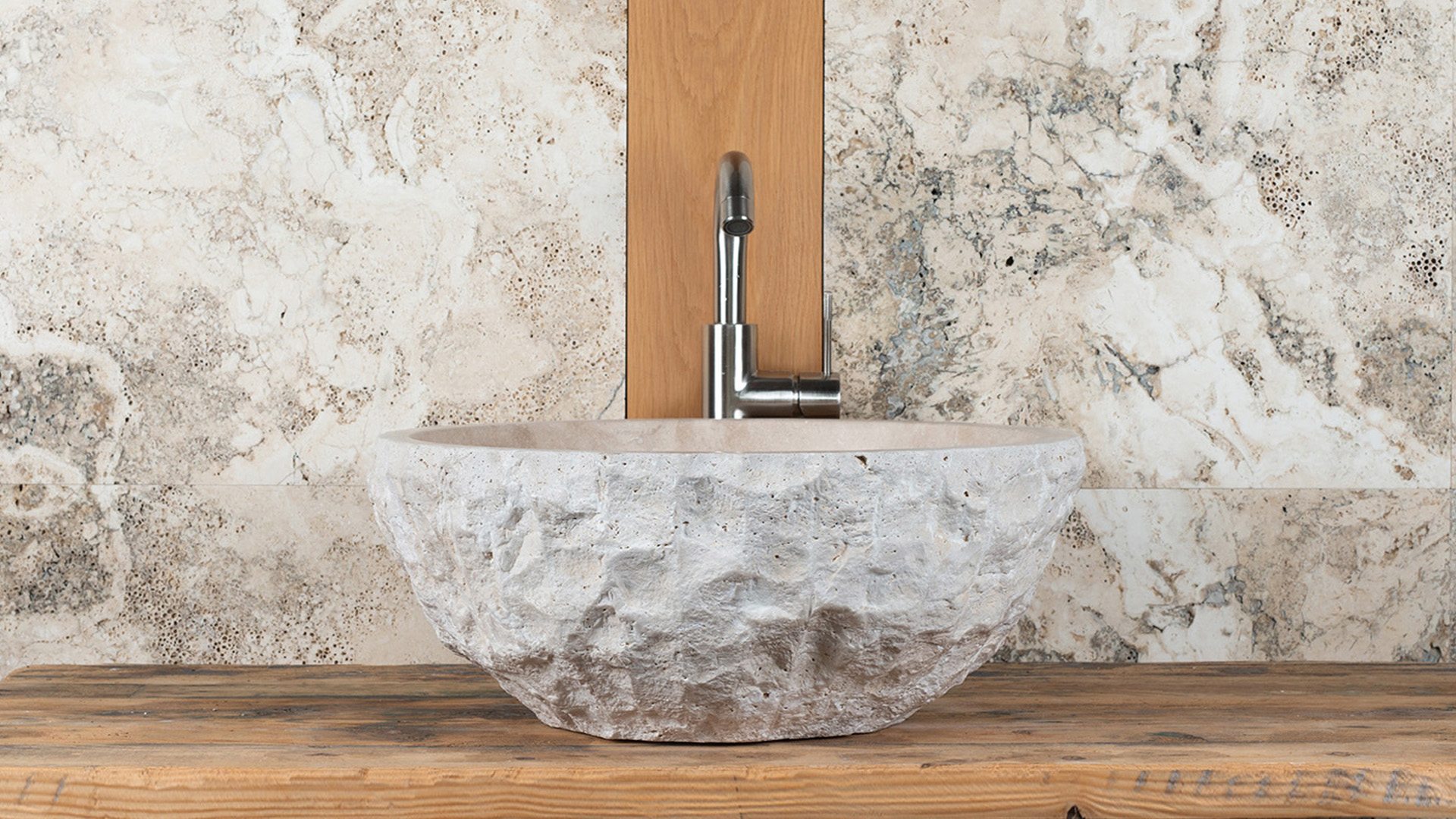 Rustic travertine washbasin “Tondozzo”