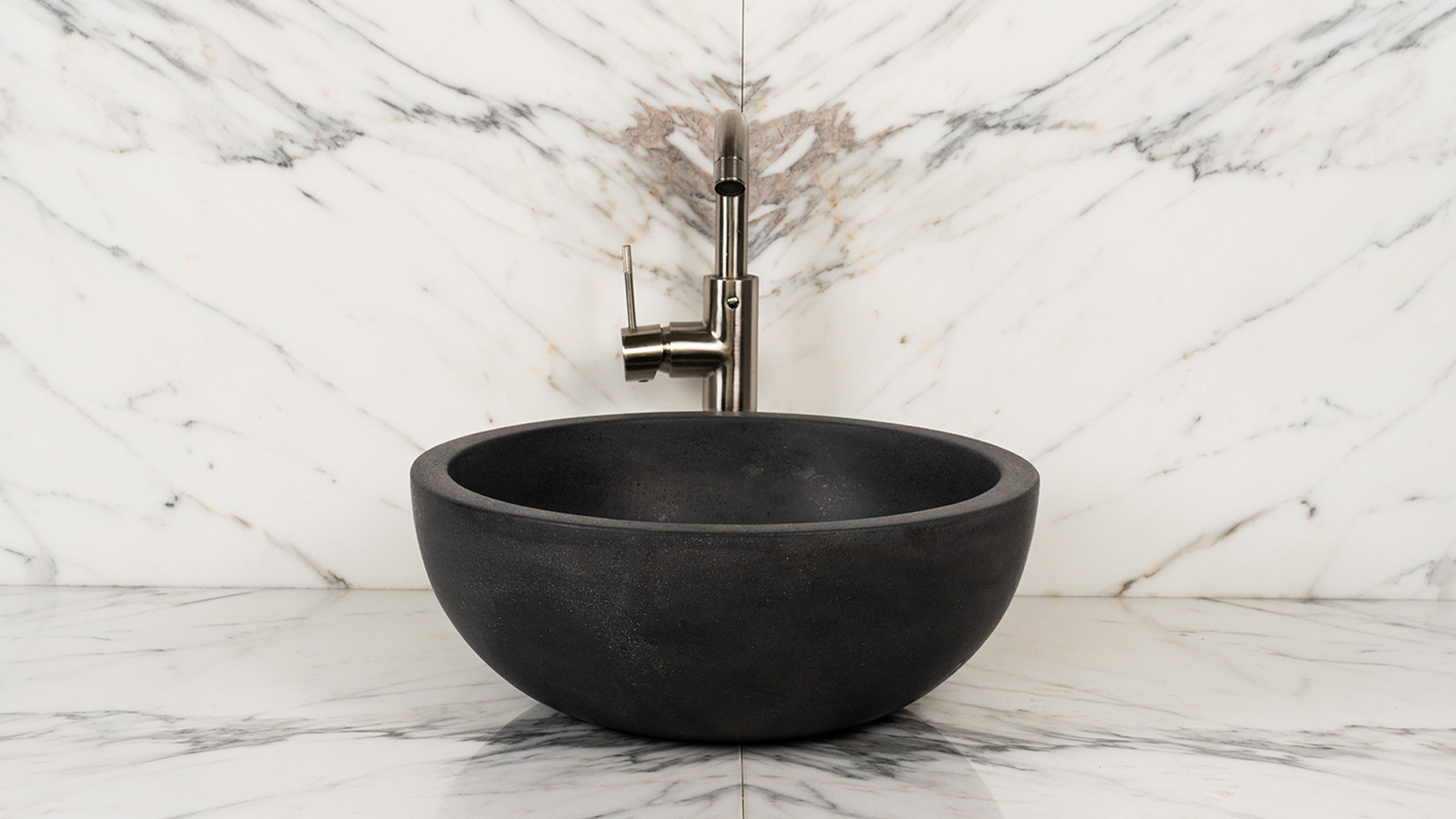 Round marble washbasin “Fiano Basalt”