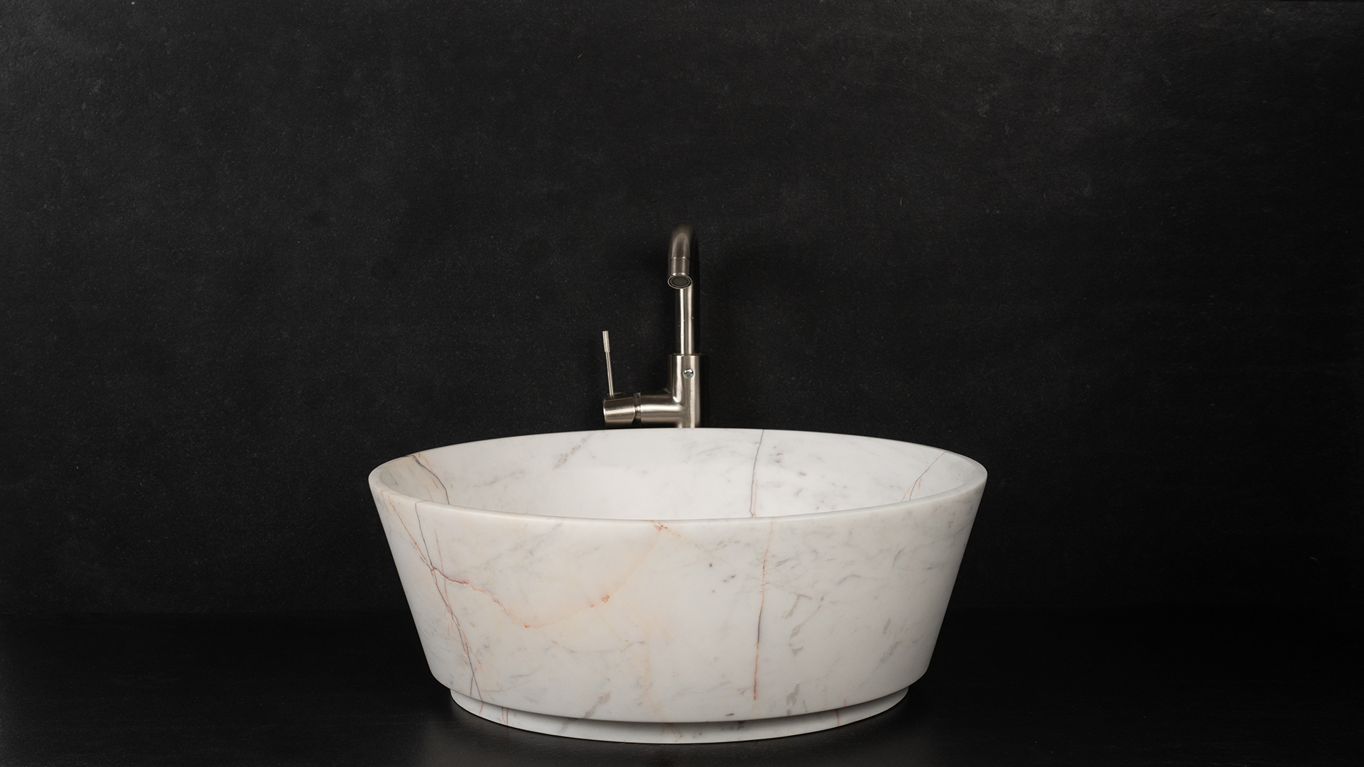 Large round Bianco Alba marble washbasin “Simple”