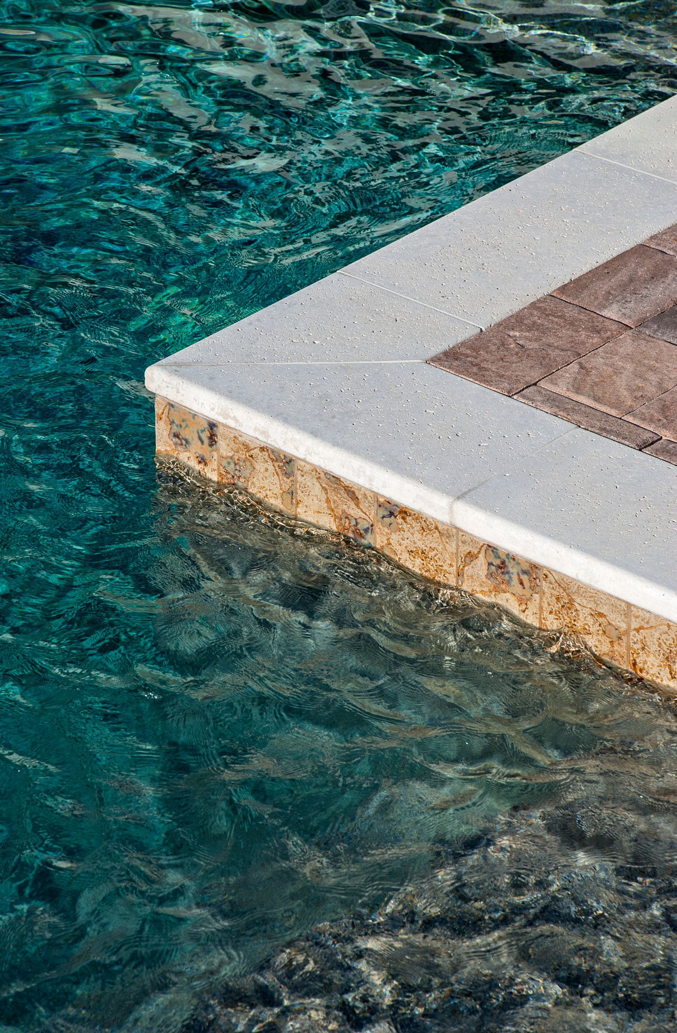 bordi marmo piscina